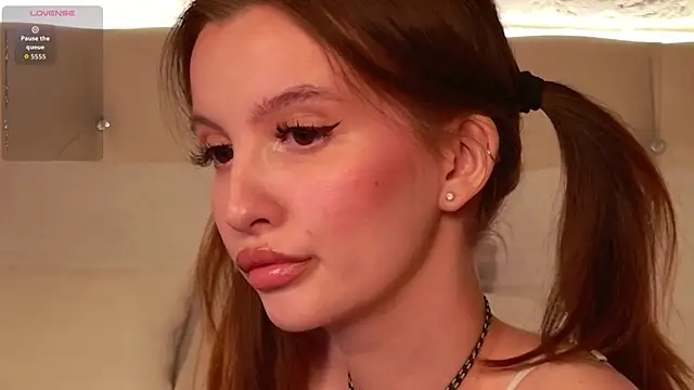 Molly  Quinn online show from 04.14.26