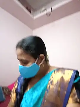 Snapshot of Tamilaunty35 chatting on 05.20.26 Tamilaunty35 online show from 05.20.26