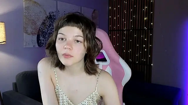 kira naughtly online show from 04.15.26