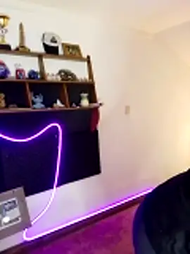 LauKiss online show from 04.16.26