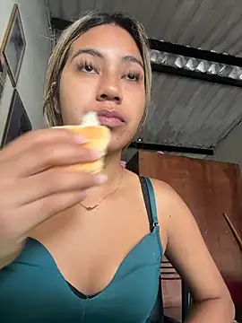 Snapshot of Kimmiebellarie chatting on 06.14.26 Kimmiebellarie online show from 06.14.26