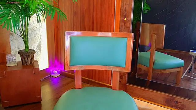 Snapshot of Miaa_cooper chatting on 04.13.26 Miaa cooper online show from 04.13.26