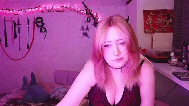 Snapshot of plumpy_girl chatting on 04.15.26 plumpy girl online show from 04.15.26