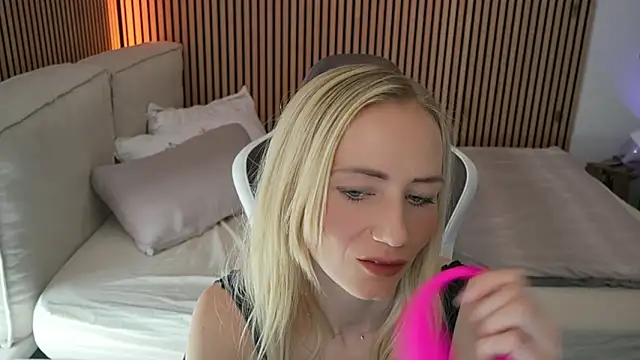 Ella Mysterie online show from 04.26.26