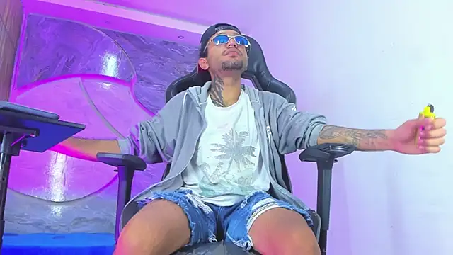 Snapshot of Josh_Hot_Sex chatting on 04.13.26 Josh Hot Sex online show from 04.13.26