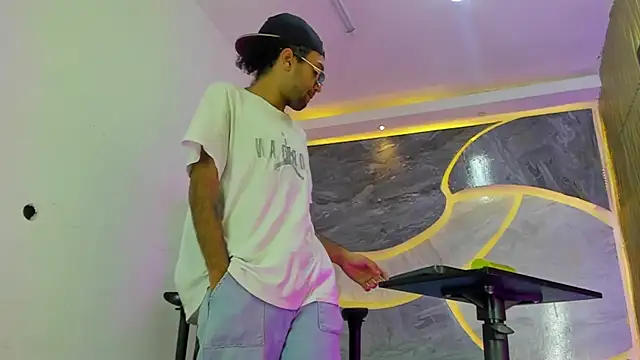 Snapshot of Josh_Hot_Sex chatting on 04.14.26 Josh Hot Sex online show from 04.14.26