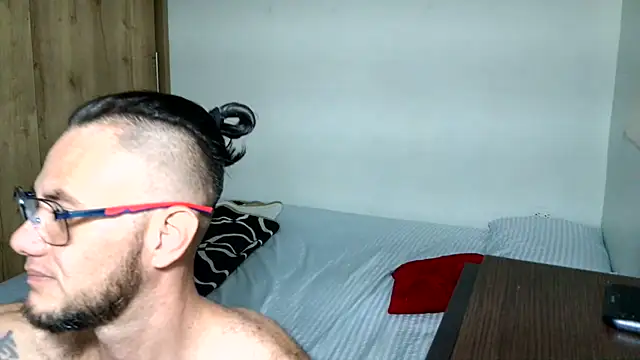 Snapshot of andrew_1520 chatting on 01.31.26 andrew 1520 online show from 01.31.26