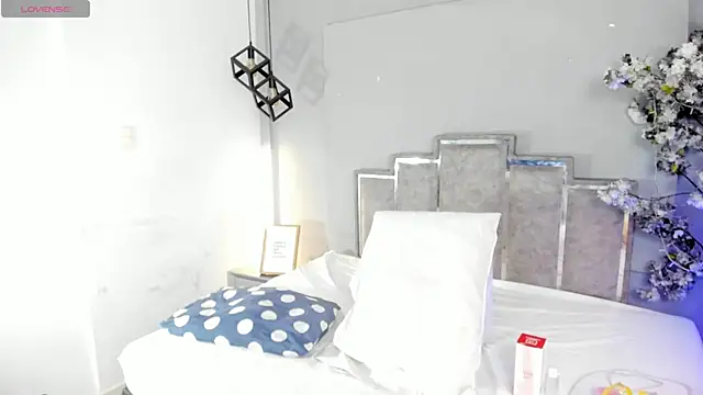 Veronicacarper online show from 04.15.26