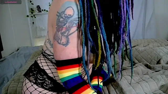 Snapshot of Medarda chatting on 05.28.26 Medarda online show from 05.28.26