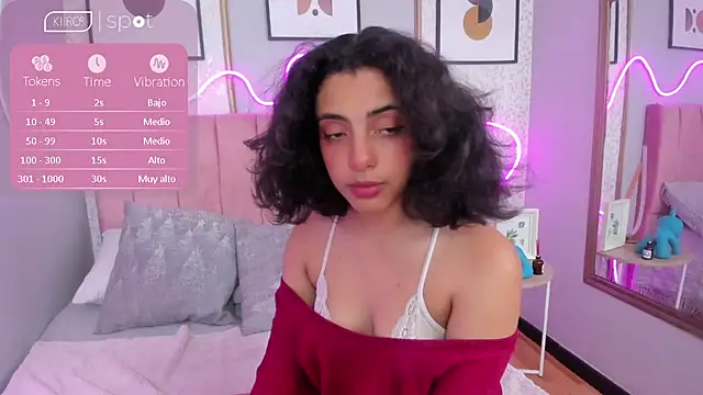 AURORAMILLSS online show from 04.17.26