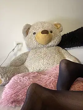 Snapshot of NohaBeyloun_ chatting on 04.13.26 NohaBeyloun online show from 04.13.26