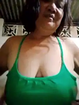 Snapshot of jeanyummytits chatting on 06.03.26 jeanyummytits online show from 06.03.26