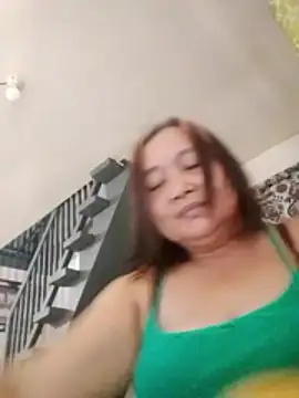 Snapshot of jeanyummytits chatting on 06.12.26 jeanyummytits online show from 06.12.26