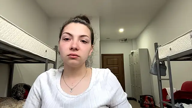 Snapshot of SharieLangan chatting on 04.16.26 SharieLangan online show from 04.16.26