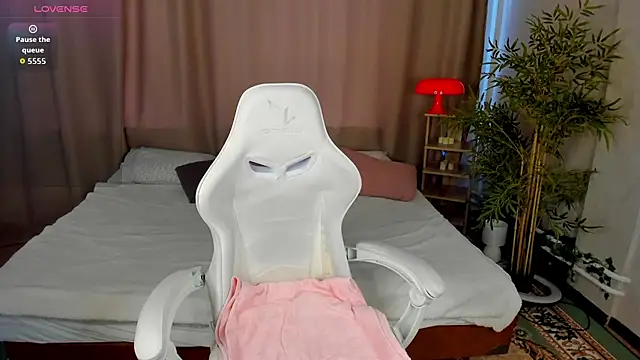 Snapshot of alis_tauber chatting on 07.16.26 alis tauber online show from 07.16.26