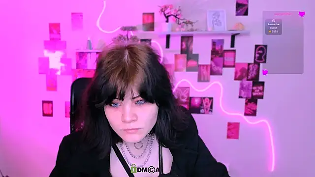 nikki kiss  online show from 04.23.26