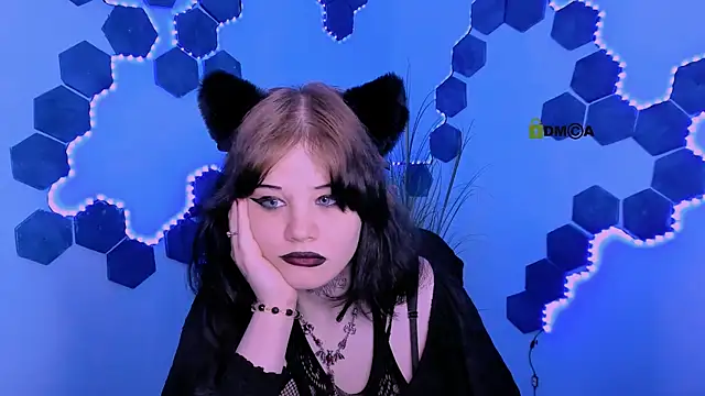 nikki kiss  online show from 05.20.26