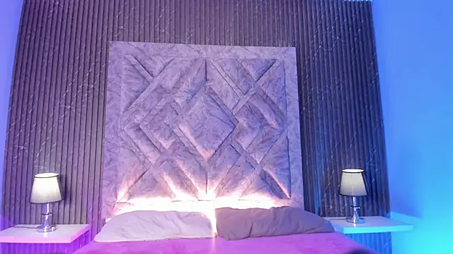 TaylorBloom online show from 04.14.26