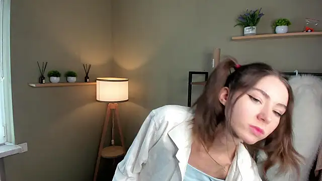 Peaches Peaches online show from 05.02.26