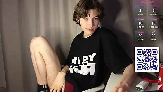 Snapshot of swaggenjoyer chatting on 06.19.26 swaggenjoyer online show from 06.19.26