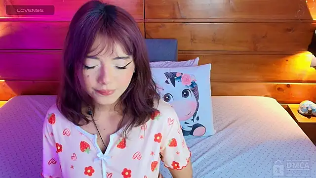 Snapshot of lily_reeds chatting on 07.12.26 lily reeds online show from 07.12.26