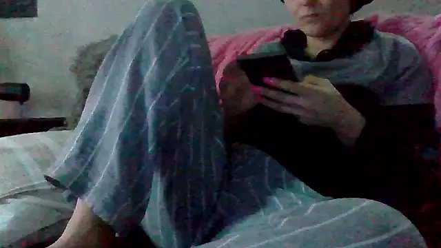 Snapshot of shyhornymommy chatting on 04.28.26 shyhornymommy online show from 04.28.26