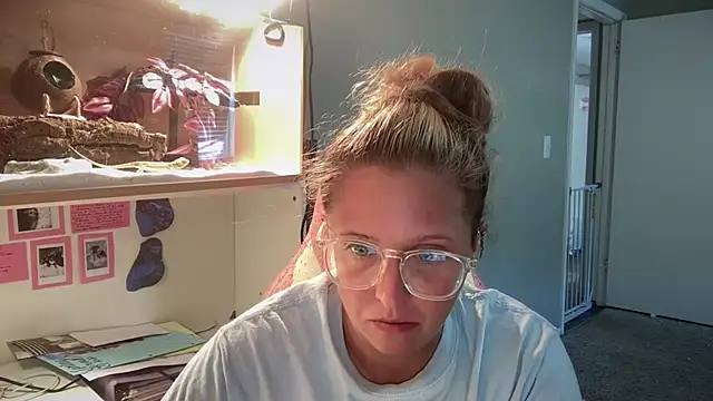 MUSCLEMOMMY1365 online show from 04.23.26