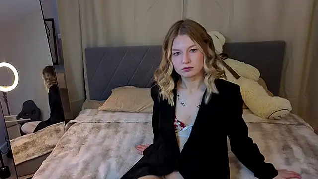 Lisa Hummi online show from 04.17.26