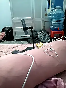 Snapshot of Labury chatting on 04.16.26 Labury online show from 04.16.26