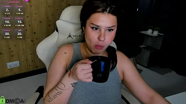 nicolewoss online show from 06.16.26