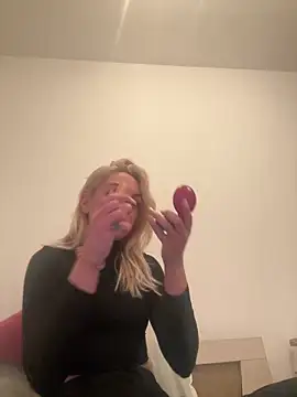 urfavmistressxoxo online show from 04.16.26