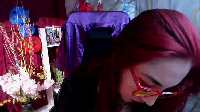 Snapshot of Queenscarlettsecret chatting on 07.06.26 Queenscarlettsecret online show from 07.06.26