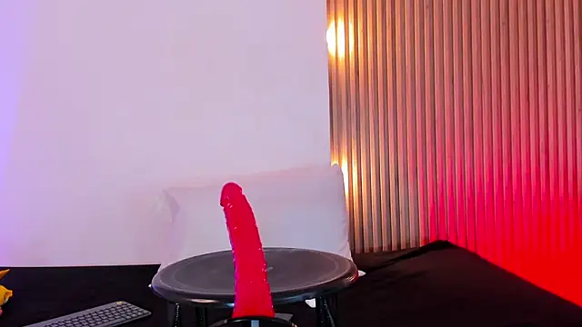 Snapshot of Violeta_queen1 chatting on 06.17.26 Violeta queen1 online show from 06.17.26