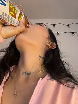 Snapshot of milasantana_ chatting on 07.30.26 milasantana online show from 07.30.26