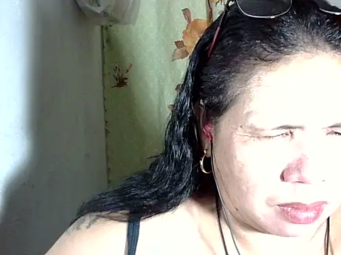 Snapshot of HottyCurlyPeanut chatting on 04.24.26 HottyCurlyPeanut online show from 04.24.26