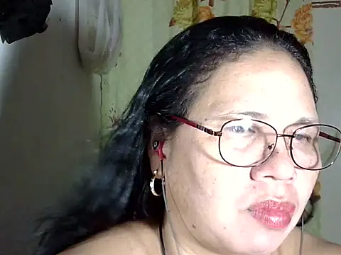 Snapshot of HottyCurlyPeanut chatting on 05.04.26 HottyCurlyPeanut online show from 05.04.26