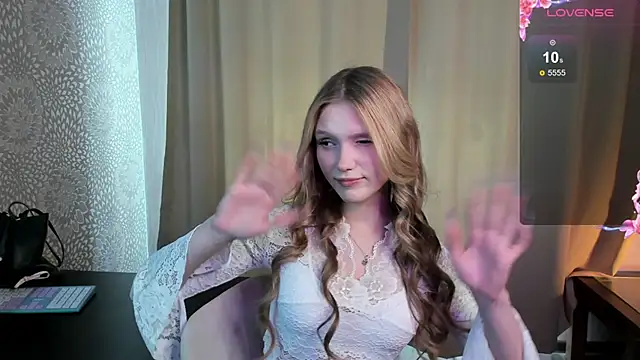 AdelineCrash online show from 05.04.26
