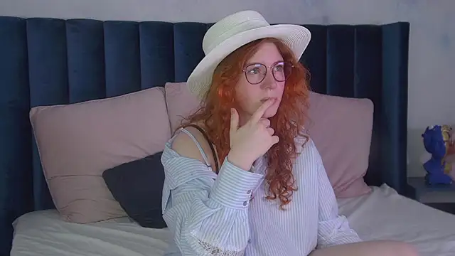Snapshot of LauraDennis chatting on 05.31.26 LauraDennis online show from 05.31.26