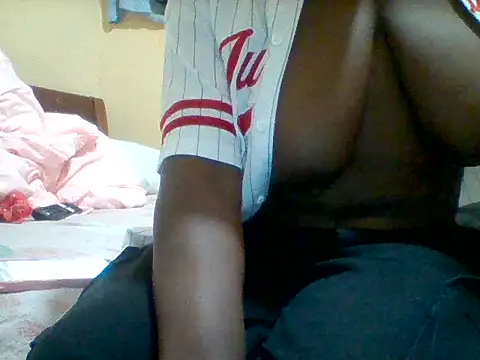 Snapshot of Lively008 chatting on 04.15.26 Lively008 online show from 04.15.26