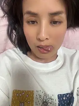 Snapshot of Faye-baby chatting on 06.17.26 Faye-baby online show from 06.17.26