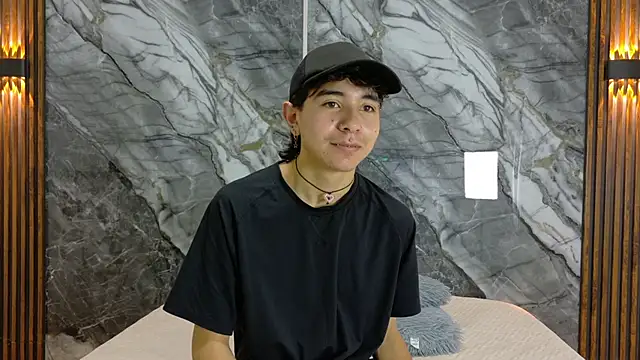 Snapshot of NoahWalker__ chatting on 05.06.26 NoahWalker online show from 05.06.26