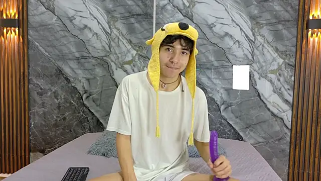 Snapshot of NoahWalker__ chatting on 05.16.26 NoahWalker online show from 05.16.26