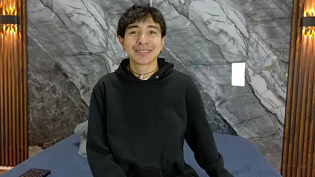 Snapshot of NoahWalker__ chatting on 05.18.26 NoahWalker online show from 05.18.26