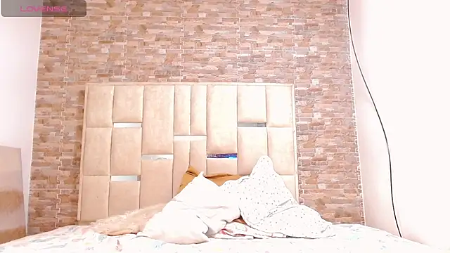 paola blond01 online show from 04.19.26