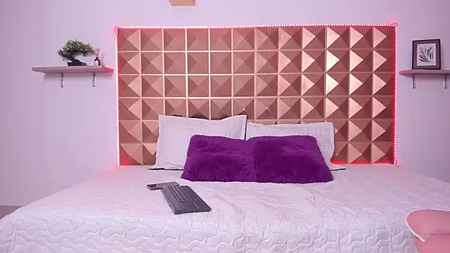 Naughty Kat  online show from 04.19.26