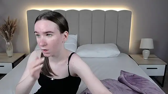 Snapshot of MarliinNova chatting on 07.02.26 MarliinNova online show from 07.02.26