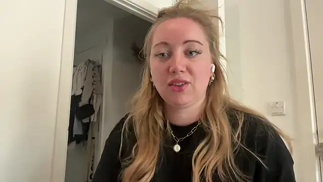 Snapshot of arielsweetieee chatting on 06.10.26 arielsweetieee online show from 06.10.26