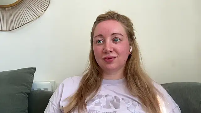Snapshot of arielsweetieee chatting on 06.18.26 arielsweetieee online show from 06.18.26