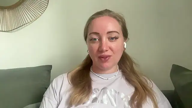 Snapshot of arielsweetieee chatting on 06.30.26 arielsweetieee online show from 06.30.26