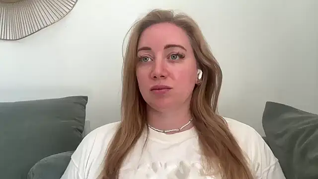 Snapshot of arielsweetieee chatting on 07.03.26 arielsweetieee online show from 07.03.26